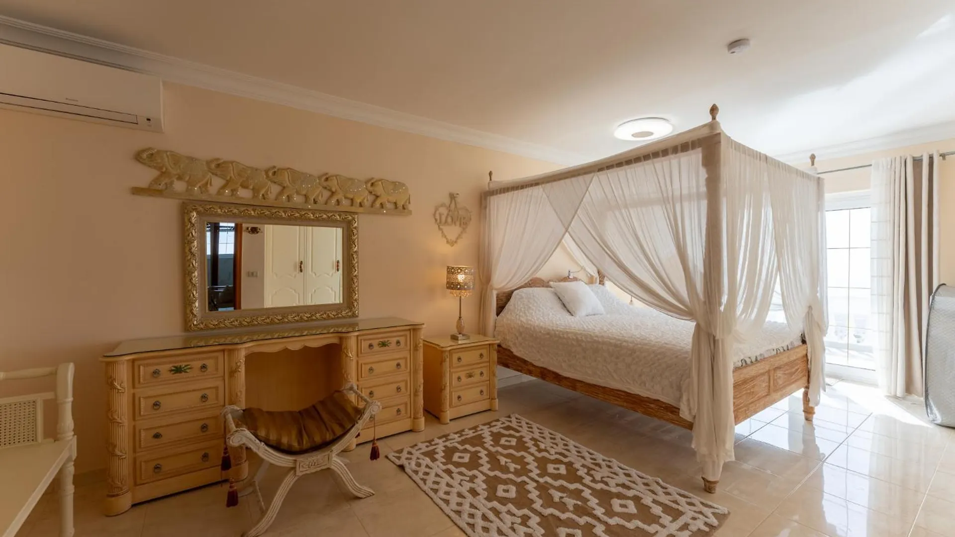 Private Luxury Villa With Jacuzzi, Beach Bar, Pool Costa Adeje  0*, Costa Adeje (Tenerife)